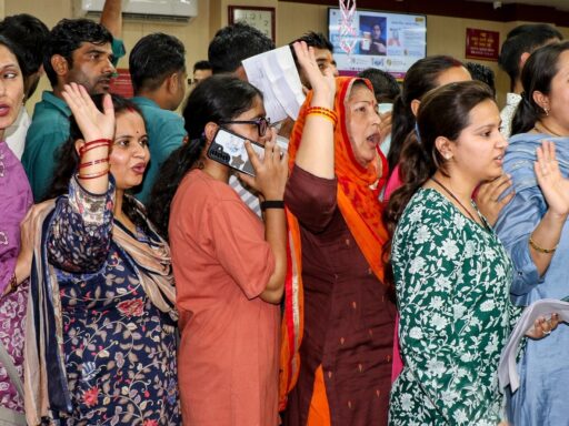 amarnath-yatra-sees-25,000+-registrations-as-j-k-chief-secretary-reviews-preparations