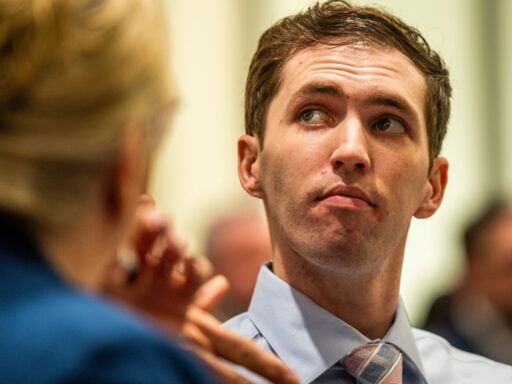 charlie-kirk-murder-accused-pushes-to-ban-cameras-from-court,-says-live-broadcasts-violate-his-right-to-fair-trial