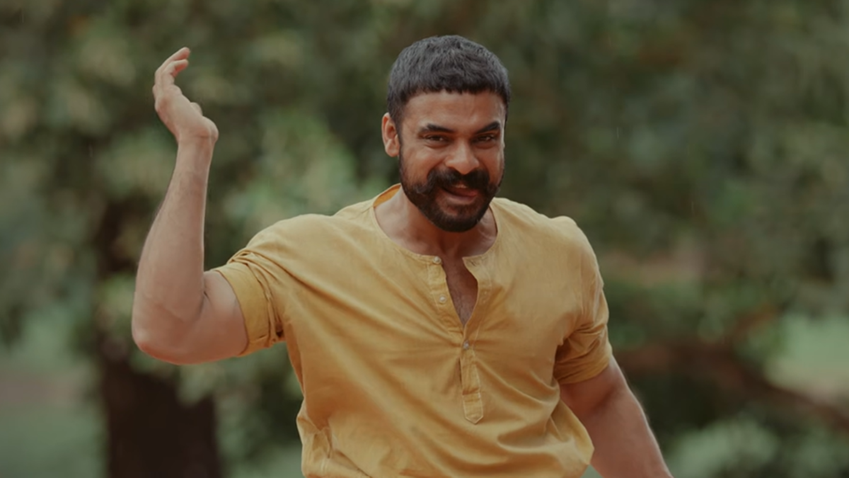 pallichattambi-movie-review:-tovino-thomas-ahistorical-period-drama-undone-by-heavy-handed-approach