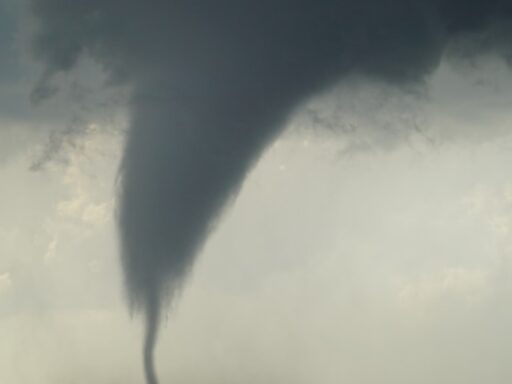 tornado-touchdown-near-milwaukee-mitchell-international-airport?-sirens-blare-amid-severe-weather-in-wisconsin