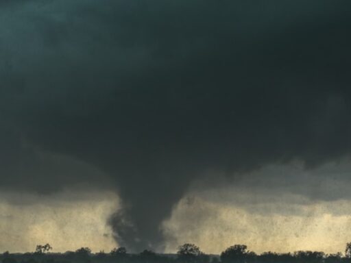 fresno-tornado-warning:-scary-videos-of-likely-twister-northwest-of-clovis-surface;-watch