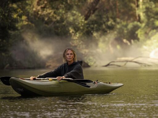 apex-movie-review:-charlize-theron,-taron-egertons-cat-and-mouse-chase-is-barely-engaging