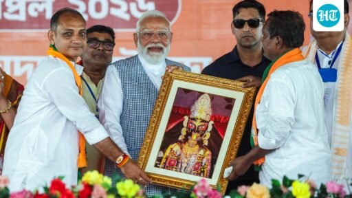 pm-modi-invokes-lord-ram,-maa-kali,-temple-visit-as-bengal-campaign-concludes;-shah-issues-warning-to-‘didi’s-goons’