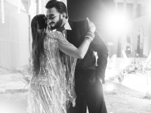 ranveer-singhs-heartfelt-hug-with-cousin-saumya-hingorani-at-her-goa-wedding-wins-the-internet.-see-pics