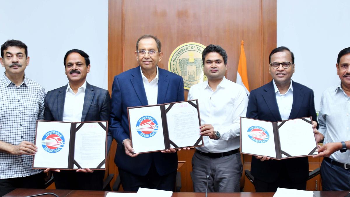 telangana-govt-signs-1,461-crore-deal-to-take-over-hyderabad-metro-rail-phase-i