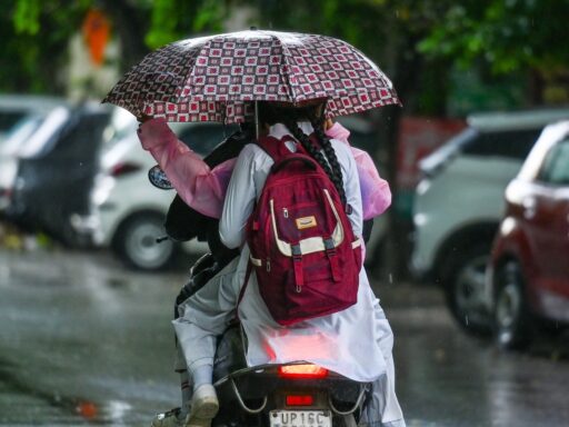 rain,-heatwave,-rain:-wet-spell-keeps-delhi’s-april-weather-in-check,-brings-bearable-end-to-month