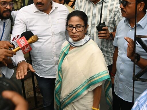 mamata-reaches-bhabanipurs-strong-room-after-tampering-claims
