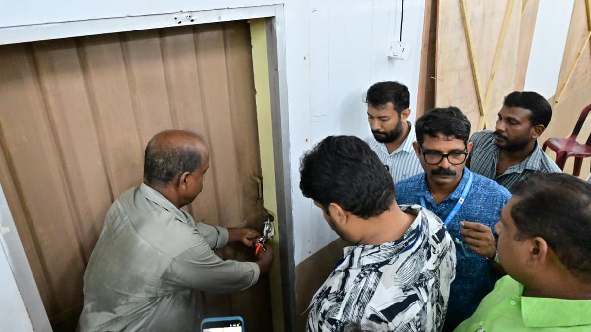 ldf-leads-in-7-of-11-seats-in-kannur-as-early-trends-emerge