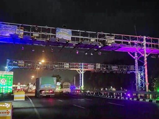 india’s-first-stop-free-toll-system-launched-at-choryasi-toll-plaza-on-surat-bharuch-highway
