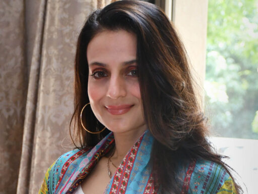 ameesha-patel-says-her-flight-from-ny-to-mumbai-was-diverted-due-to-missile-strikes-in-uae:-when-will-this-war-end?
