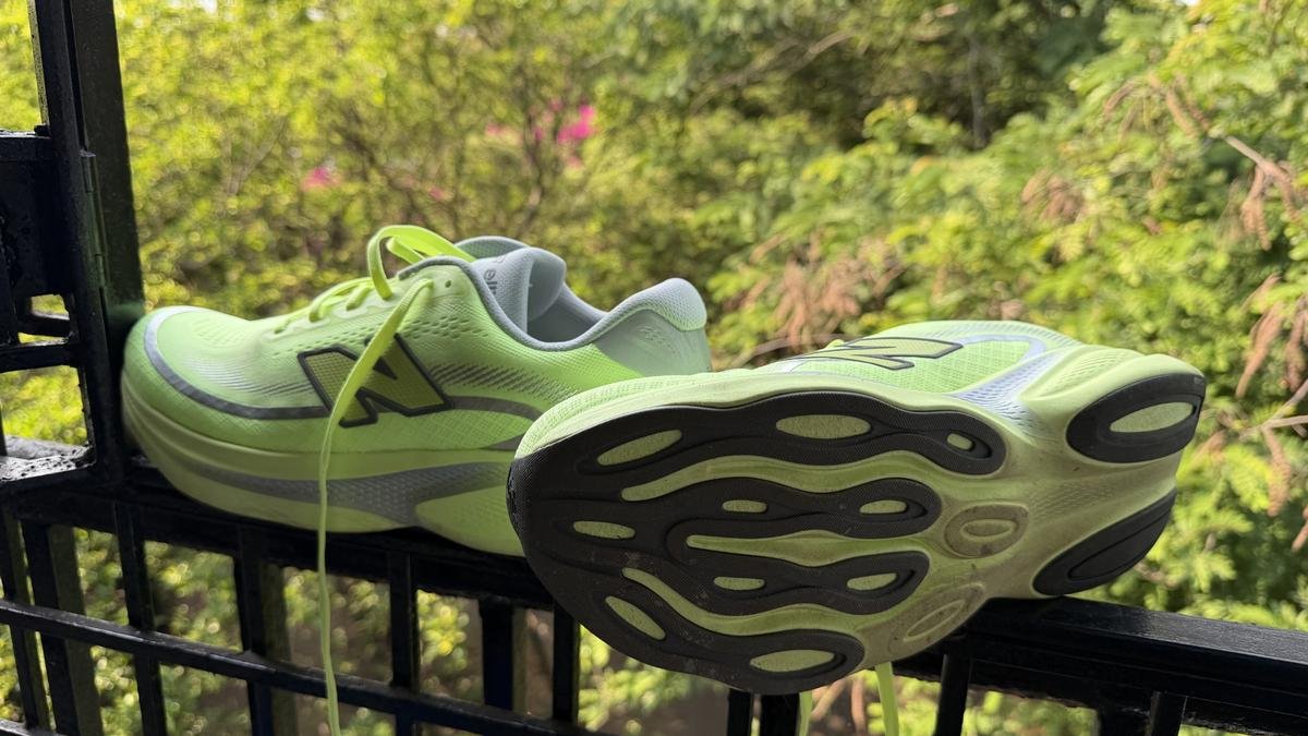 new-balance-ellipse-review:-a-bouncy-ride-with-some-quirks