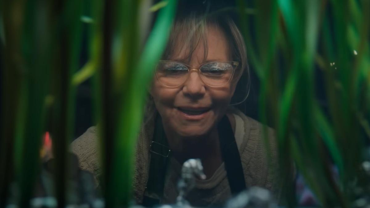 remarkably-bright-creatures-movie-review:-magnificent-sally-field-provides-ballast-to-the-tale-of-love-and-loss
