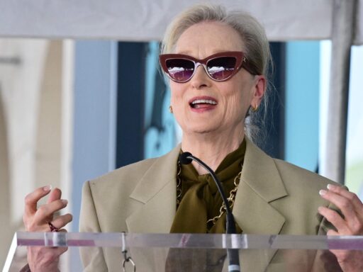 ‘we-found-it!’:-meryl-streep-insisted-on-keeping-this-jacket-for-miranda’s-return-in-devil-wears-prada-2