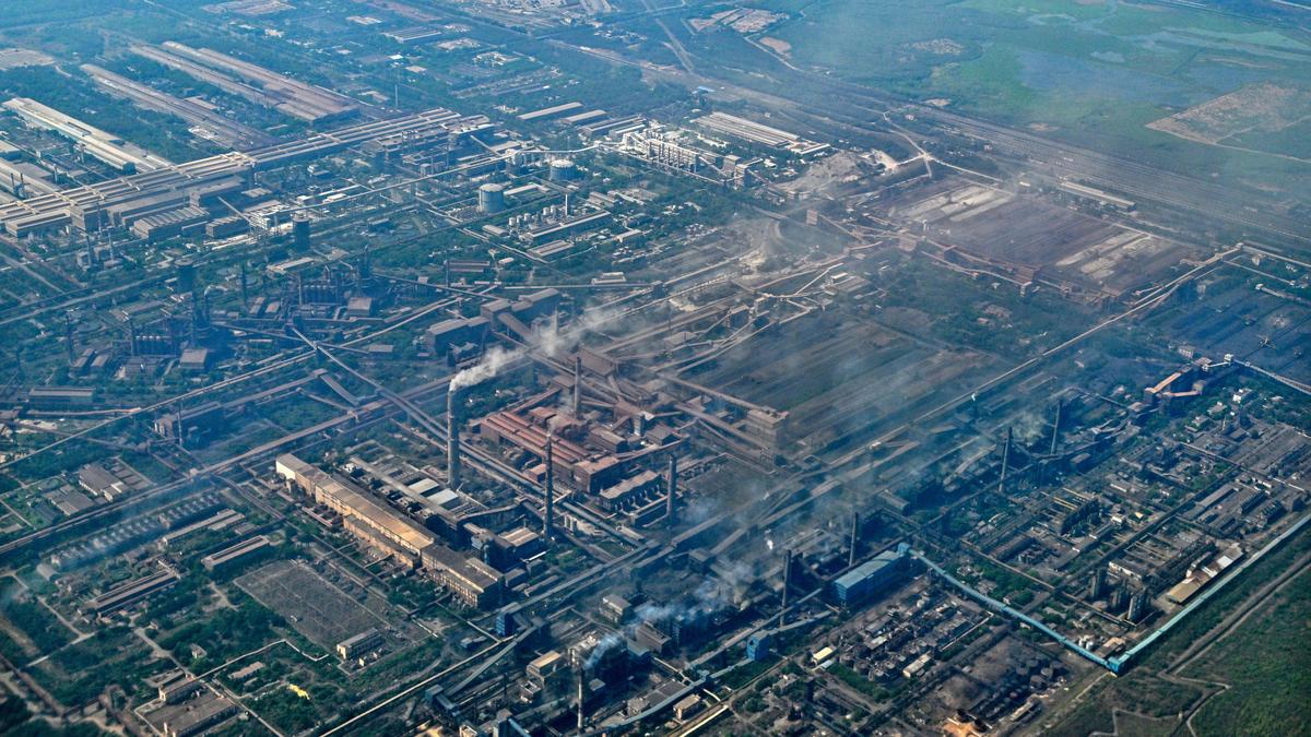 visakhapatnam-steel-plant:-four-rinl-employees-hospitalised-after-gas-leak-at-blast-furnace