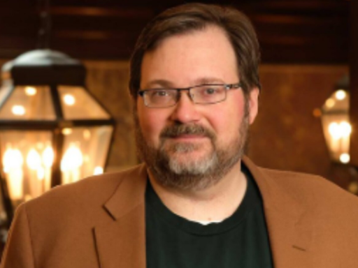 brandon-sanderson-books:-how-apple-tv’s-murderbot-is-connected-to-upcoming-stormlight-series;-author-explains