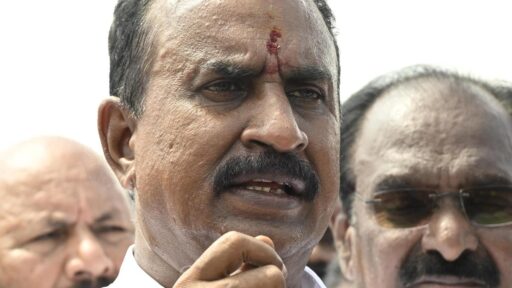 aiadmk-split:-velumani-faction-willing-to-hold-talks-with-palaniswami-on-intra-party-issues;-rebel-veeramani-backs-eps