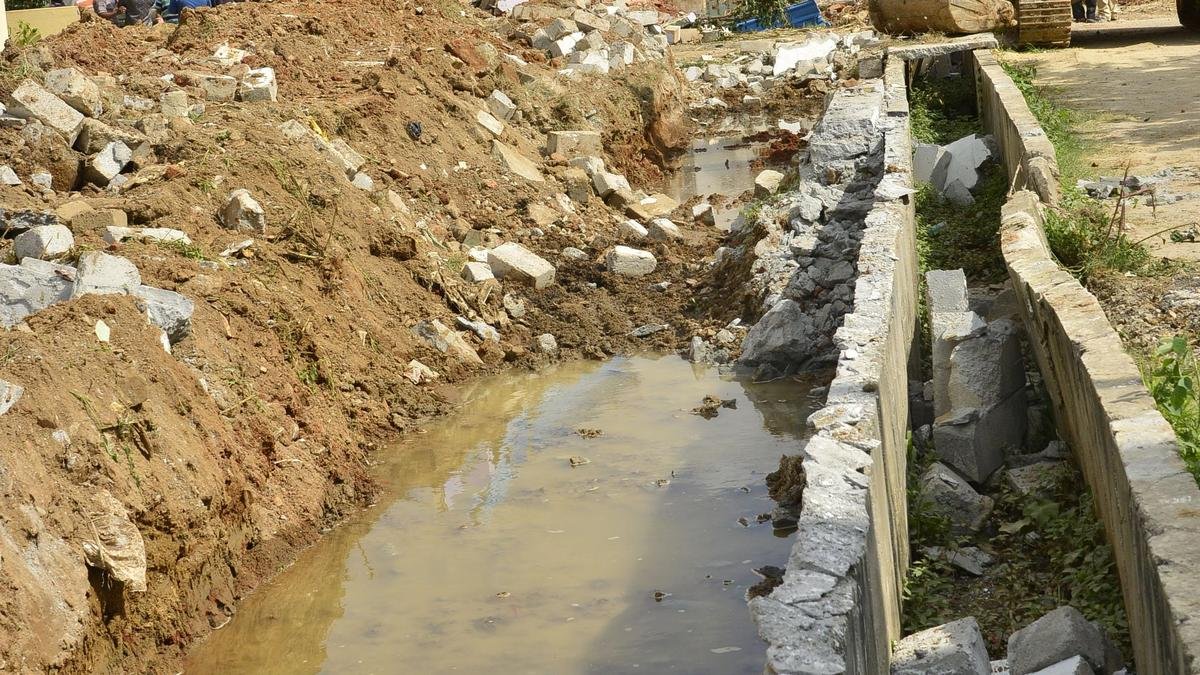 east-corporation-commissioner-directs-officials-to-expedite-swd-works-and-prompt-upkeep