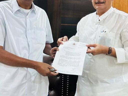 mlc-meets-public-works-minister,-seeks-3-crore-for-repairing-old-dc-office-building-for-hc-circuit-bench