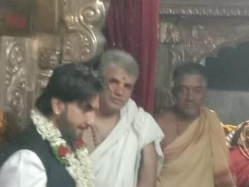 kantara-mimicry-case:-ranveer-singh-visits-chamundeshwari-temple-in-mysuru,-offers-apologies-to-the-deity