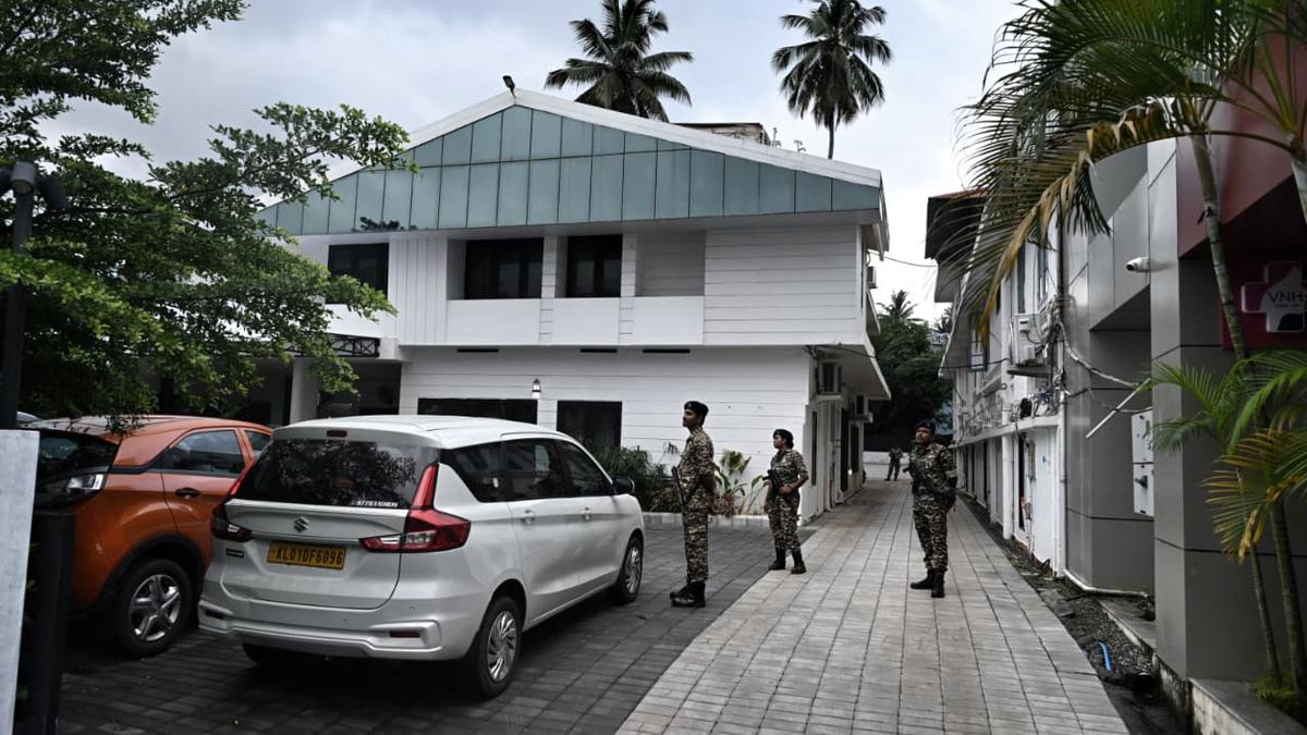 ed-raids-former-kerala-cm-pinarayi-vijayans-houses-in-cmrl-pay-off-case