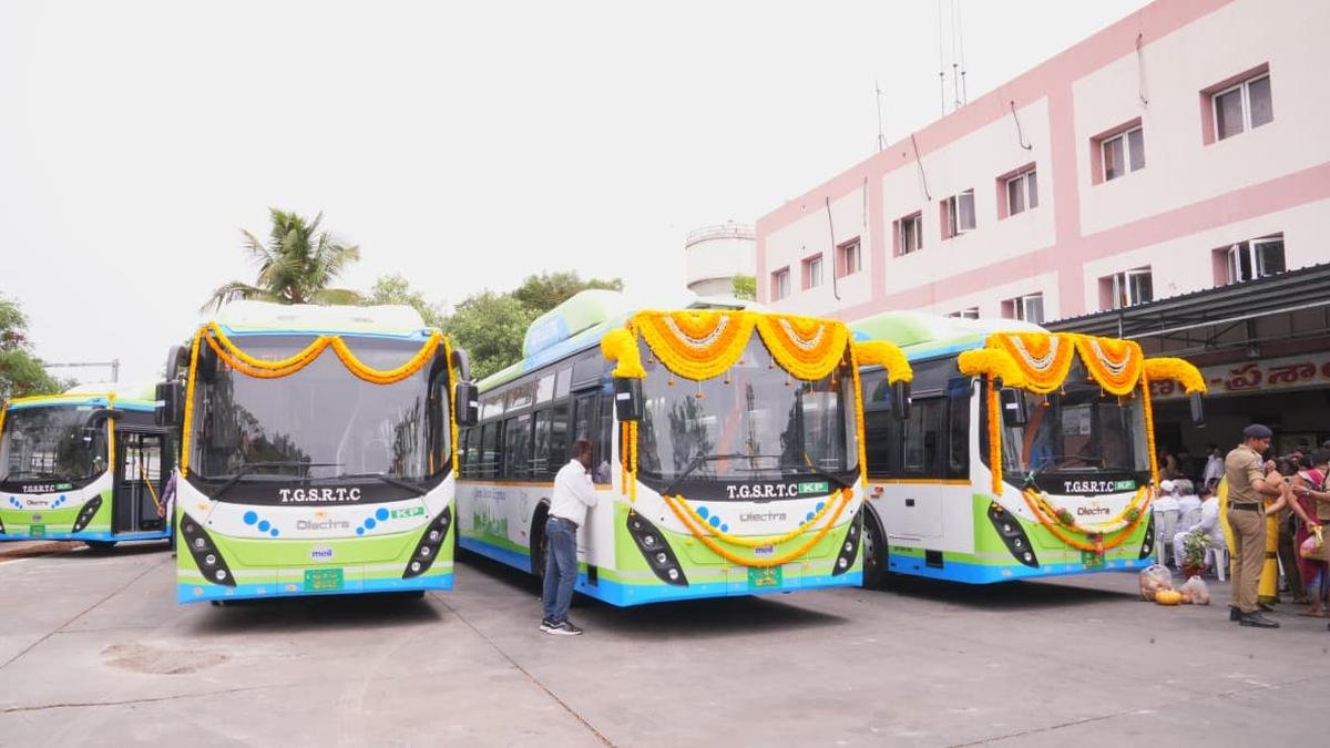 telangana-transport-minister-flags-off-60-ev-buses,-says-tgsrtc-merger-process-will-begin-after-union-elections