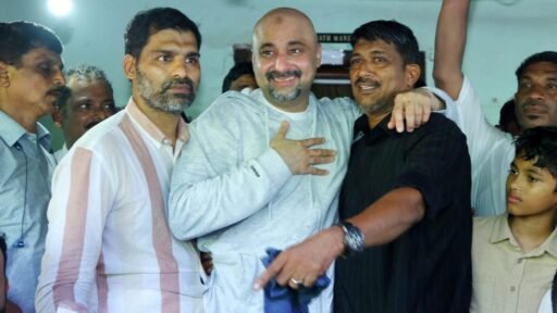 emotional-scenes-as-abdul-rahim-arrives-home-in-kerala-after-serving-20-year-jail-term-in-saudi