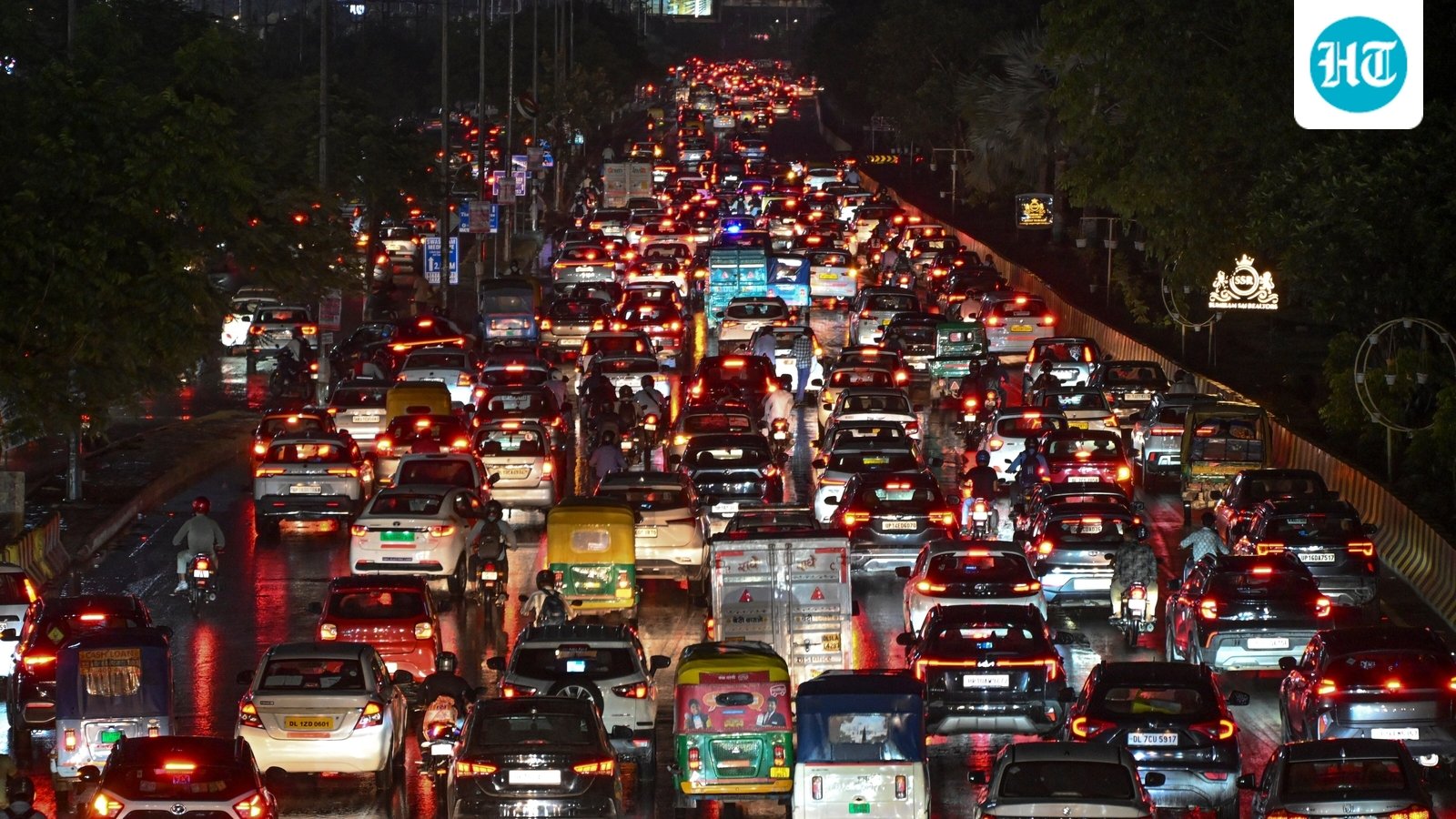 indian-auto-industry-set-for-strong-growth-over-fy26-28e:-nuvama-report