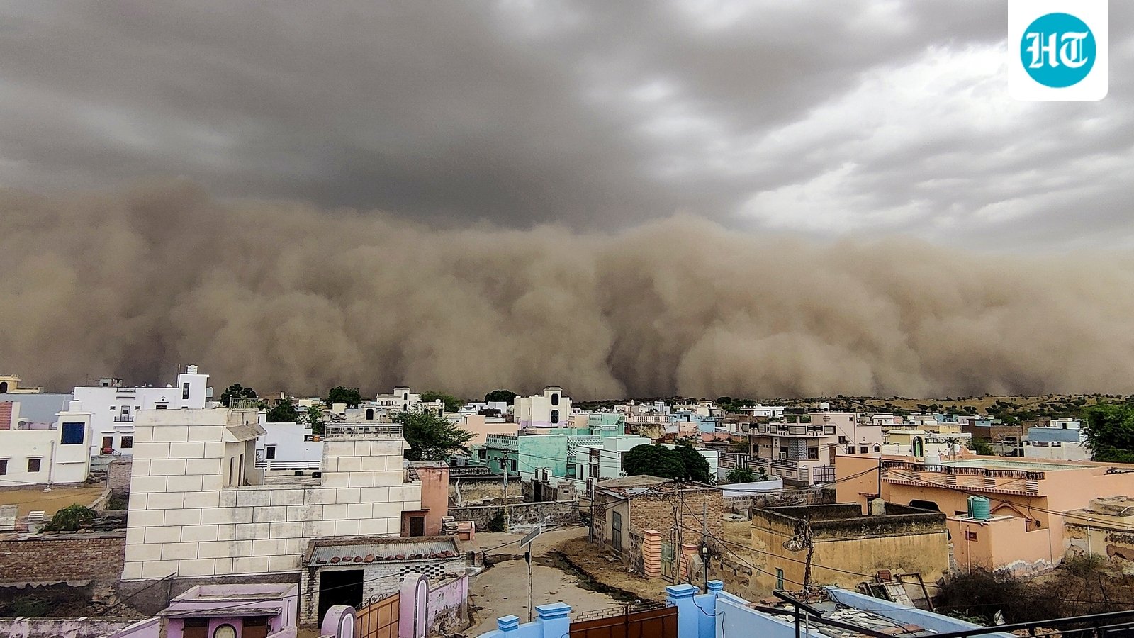 day-turns-dark-as-massive-dust-storm-engulfs-parts-of-rajasthan,-winds-touch-80-kmph-|-video