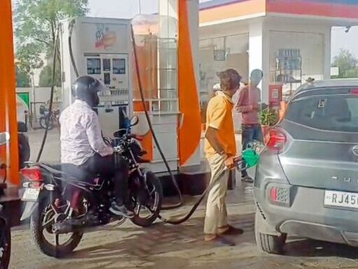 nitin-gadkari-and-hardeep-singh-puri-bat-for-ethanol-blended-fuel,-hint-at-affordable-e85-petrol