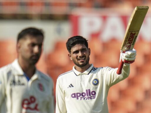 ind-vs-afg-one-off-test:-hundreds-by-gill,-rahul-lead-india-to-368/3-on-day-1