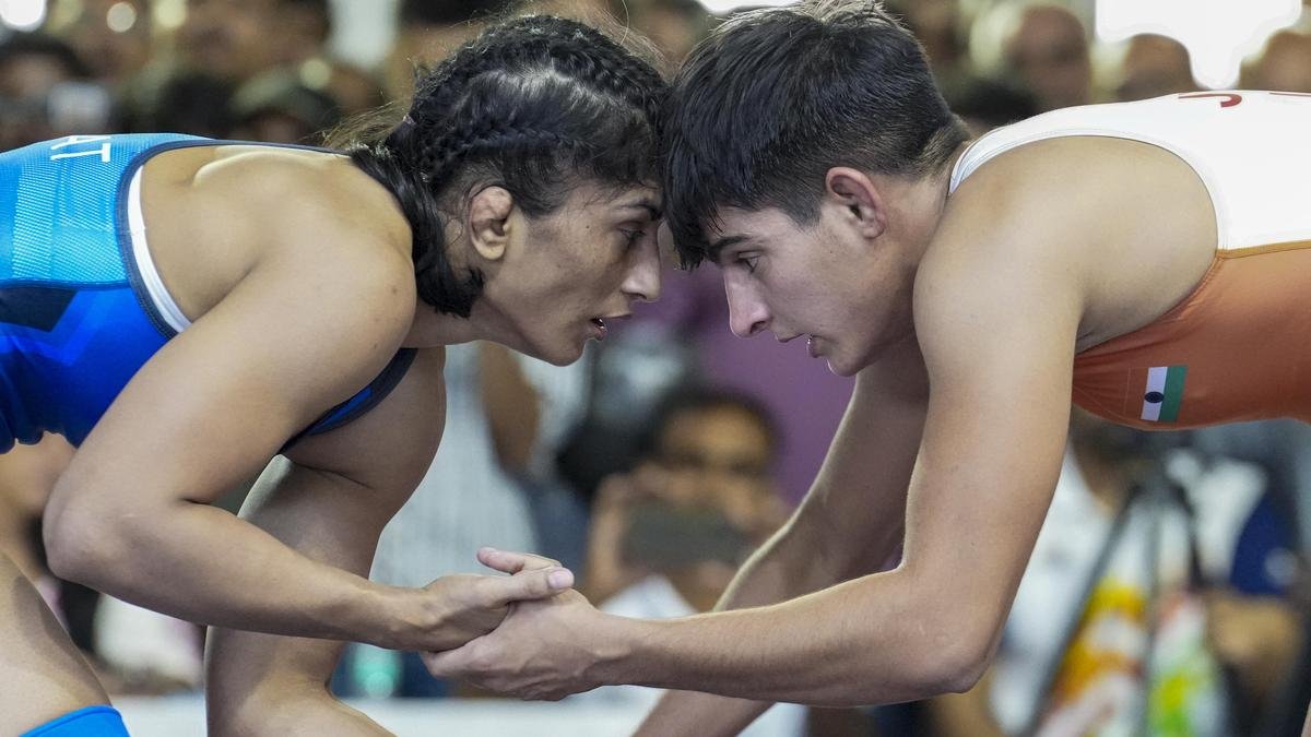 supreme-court-dismisses-as-infructuous-wfi-appeal-against-vinesh-phogats-participation-in-asian-games-trials