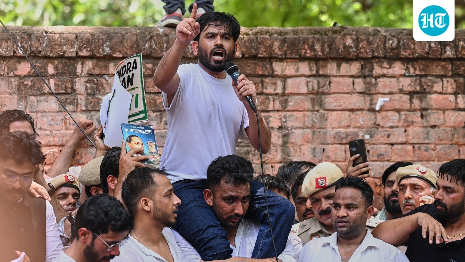 cjp-thanks-delhi-police-for-all-possible-cooperation-during-cockroach-protest,-cops’s-cautionary-message