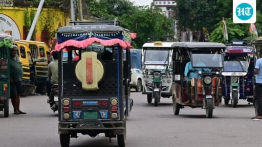 delhi-may-offer-5,000-scrappage-incentive-for-old-e-rickshaws-under-new-ev-policy