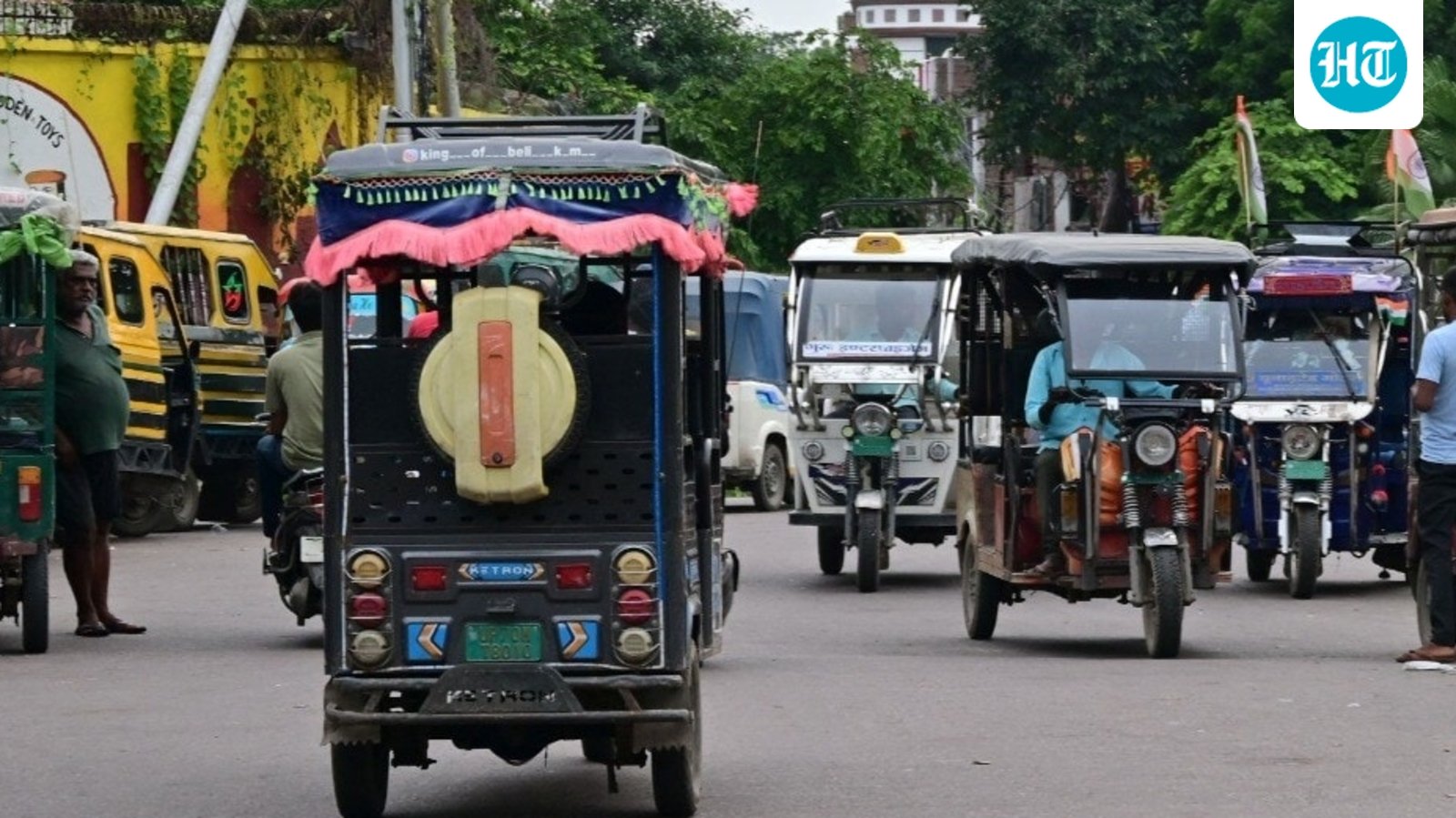 delhi-may-offer-5,000-scrappage-incentive-for-old-e-rickshaws-under-new-ev-policy