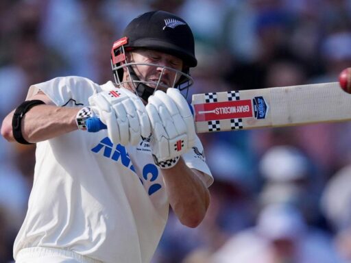 nicholls-and-ravindra-steady-new-zealand-and-extend-lead-over-england-to-194-at-the-oval