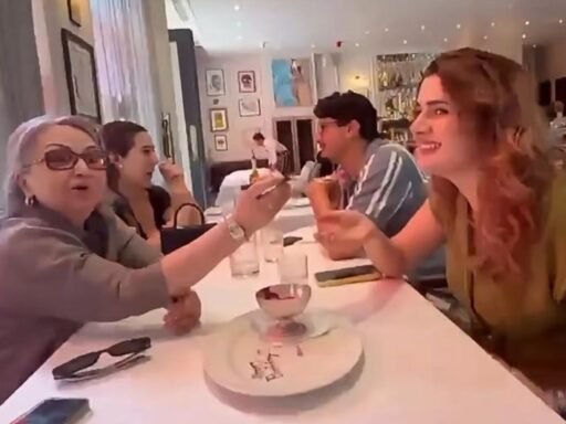 sara-ali-khan-cheers-as-sharmila-tagore-feeds-pak-actor-kubra-khan-dessert-on-her-birthday.-watch