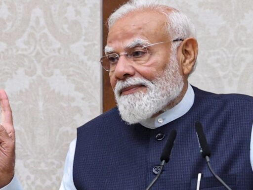 pm-modi-meets-president-amid-cabinet-rejig-buzz,-3-things-in-focus:-defectors,-delimitation,-and-punjab