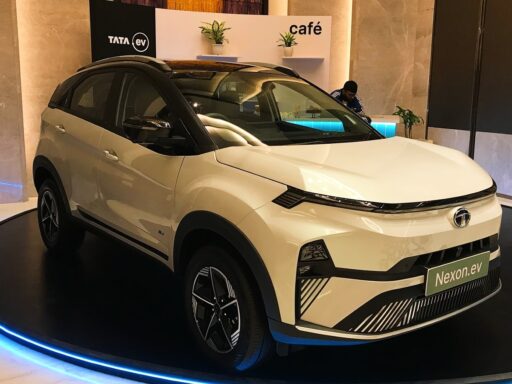 delhi-ev-policy-sparks-rise-in-electric-car-and-scooter-enquiries