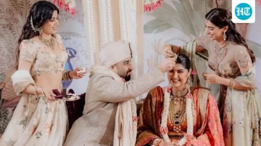 anshula-kapoor-marries-rohan-thakkar,-keeps-portrait-of-late-mother-mona-shourie-kapoor-beside-her.-see-pics