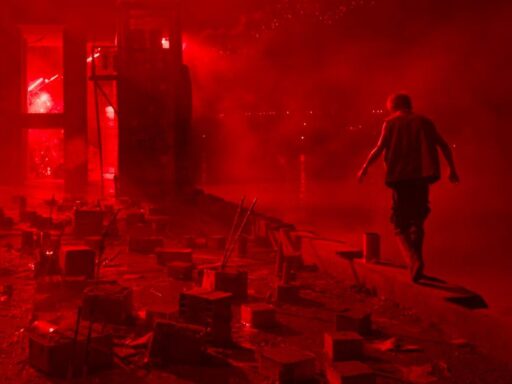 resurrection-movie-review:-bi-gans-ouroborosian-odyssey-through-cinema-is-unlike-anything-else-this-decade